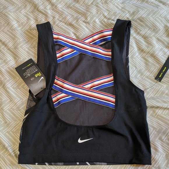 NWT NIKE CROP - Picture 3 of 4